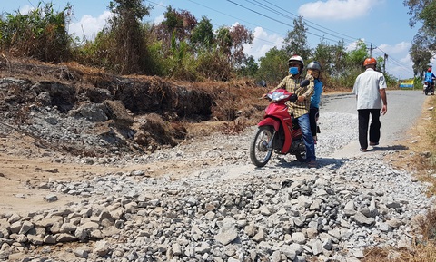Sửa chữa gấp đoạn sạt lở tuyến đê bao rừng U Minh Thượng - Ảnh 2. Sửa chữa gấp đoạn sạt lở tuyến đê bao rừng U Minh Thượng - Ảnh 2.