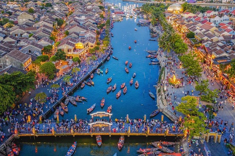 Bức ảnh chung cư rợp quốc kỳ Việt Nam là của một người Ấn Độ sống ở Hà Nội - Ảnh 10. Bức ảnh chung cư rợp quốc kỳ Việt Nam là của một người Ấn Độ sống ở Hà Nội - Ảnh 10.