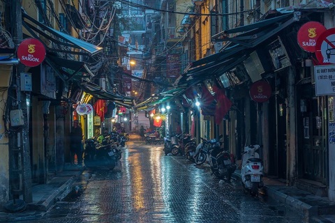 Bức ảnh chung cư rợp quốc kỳ Việt Nam là của một người Ấn Độ sống ở Hà Nội - Ảnh 4. Bức ảnh chung cư rợp quốc kỳ Việt Nam là của một người Ấn Độ sống ở Hà Nội - Ảnh 4.