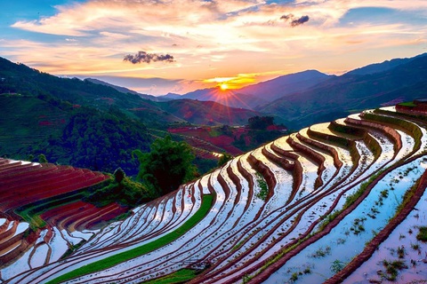 Bức ảnh chung cư rợp quốc kỳ Việt Nam là của một người Ấn Độ sống ở Hà Nội - Ảnh 8. Bức ảnh chung cư rợp quốc kỳ Việt Nam là của một người Ấn Độ sống ở Hà Nội - Ảnh 8.