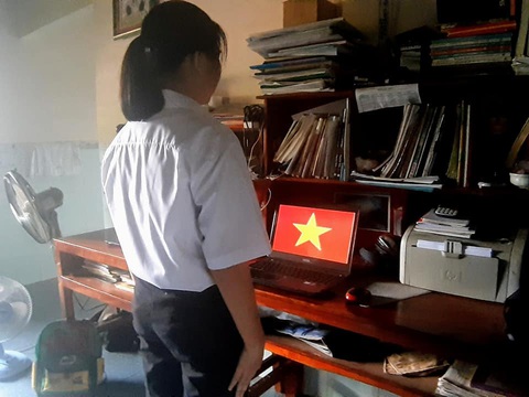 Học sinh đồng loạt chào cờ trực tuyến sáng đầu tuần - Ảnh 4. Học sinh đồng loạt chào cờ trực tuyến sáng đầu tuần - Ảnh 4.