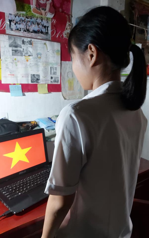 Học sinh đồng loạt chào cờ trực tuyến sáng đầu tuần - Ảnh 6. Học sinh đồng loạt chào cờ trực tuyến sáng đầu tuần - Ảnh 6.