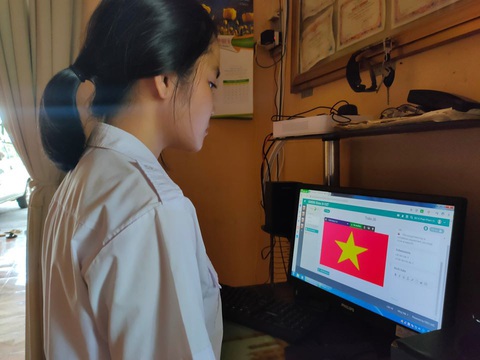 Học sinh đồng loạt chào cờ trực tuyến sáng đầu tuần - Ảnh 9. Học sinh đồng loạt chào cờ trực tuyến sáng đầu tuần - Ảnh 9.