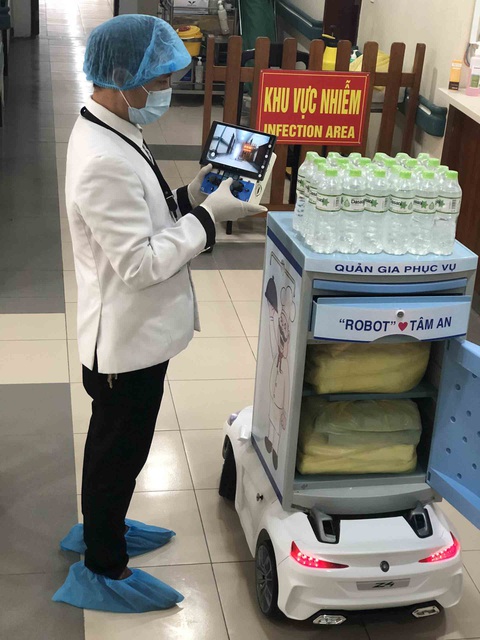 Bùng nổ robot chống dịch COVID-19 - Ảnh 1. Bùng nổ robot chống dịch COVID-19 - Ảnh 1.