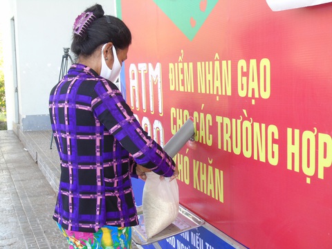 4 ATM gạo đồng loạt hoạt động tại Hậu Giang - Ảnh 1. 4 ATM gạo đồng loạt hoạt động tại Hậu Giang - Ảnh 1.