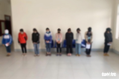 Lên mạng khoe đánh bạn tưng bừng, ra trước công an xếp hàng riu ríu - Ảnh 1. Lên mạng khoe đánh bạn tưng bừng, ra trước công an xếp hàng riu ríu - Ảnh 1.