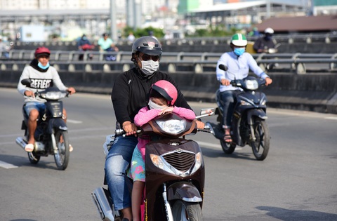 Cả nước nắng nóng diện rộng, TP.HCM chiều tối đề phòng mưa dông - Ảnh 1. Cả nước nắng nóng diện rộng, TP.HCM chiều tối đề phòng mưa dông - Ảnh 1.