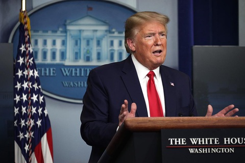 Ông Trump tuyên bố sẽ ‘tạm dừng nhập cảnh vào Mỹ’ vì COVID-19 - Ảnh 1. Ông Trump tuyên bố sẽ ‘tạm dừng nhập cảnh vào Mỹ’ vì COVID-19 - Ảnh 1.