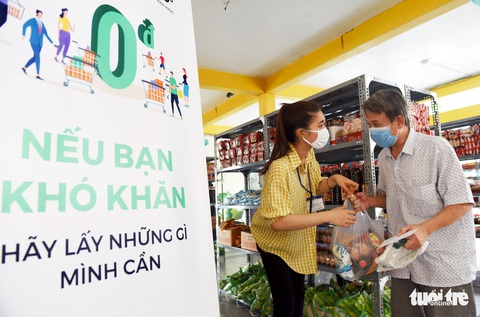Tôi đã bật khóc ở siêu thị 0 đồng của người Sài Gòn - Ảnh 7. Tôi đã bật khóc ở siêu thị 0 đồng của người Sài Gòn - Ảnh 7.