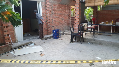 Một người chết trên vũng máu sau quán nhậu ở Thủ Đức - Ảnh 2. Một người chết trên vũng máu sau quán nhậu ở Thủ Đức - Ảnh 2.