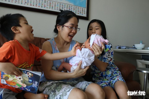 Cảm ơn các cán bộ đã tận tâm giúp đỡ cư dân chúng tôi trong thời gian cách ly - Ảnh 4. Cảm ơn các cán bộ đã tận tâm giúp đỡ cư dân chúng tôi trong thời gian cách ly - Ảnh 4.
