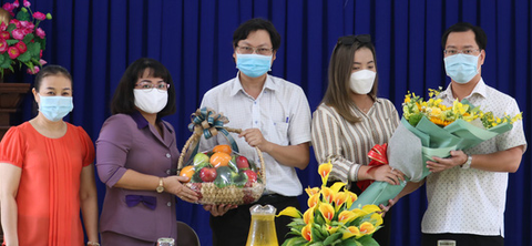 Cảm ơn các cán bộ đã tận tâm giúp đỡ cư dân chúng tôi trong thời gian cách ly - Ảnh 1. Cảm ơn các cán bộ đã tận tâm giúp đỡ cư dân chúng tôi trong thời gian cách ly - Ảnh 1.