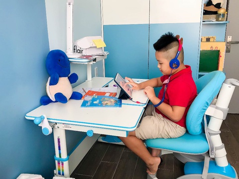 Royal School: kết nối thầy trò từ những giờ học trực tuyến - Ảnh 2. Royal School: kết nối thầy trò từ những giờ học trực tuyến - Ảnh 2.