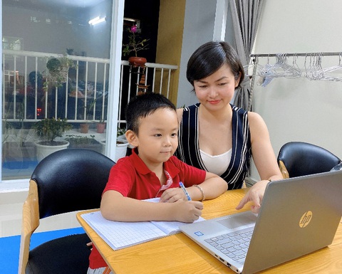 Royal School: kết nối thầy trò từ những giờ học trực tuyến - Ảnh 5. Royal School: kết nối thầy trò từ những giờ học trực tuyến - Ảnh 5.