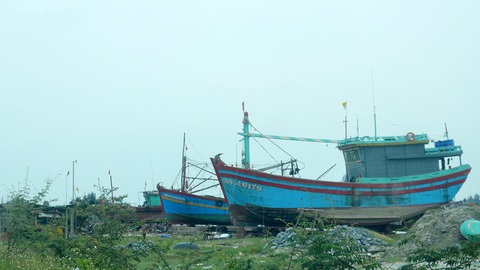 Hai xưởng đóng tàu gây ô nhiễm khu dân cư - Ảnh 1. Hai xưởng đóng tàu gây ô nhiễm khu dân cư - Ảnh 1.