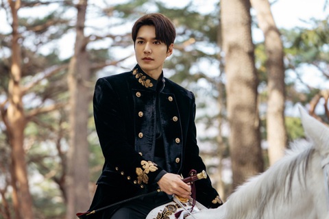 Quân vương bất diệt: Lee Min Ho vừa đẹp trai vừa... nhạt - Ảnh 3. Quân vương bất diệt: Lee Min Ho vừa đẹp trai vừa... nhạt - Ảnh 3.
