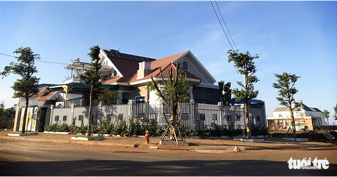 Mới có chủ trương đã xây khu biệt thự trên đất nông nghiệp: 2 năm chưa xử lý được - Ảnh 1. Mới có chủ trương đã xây khu biệt thự trên đất nông nghiệp: 2 năm chưa xử lý được - Ảnh 1.