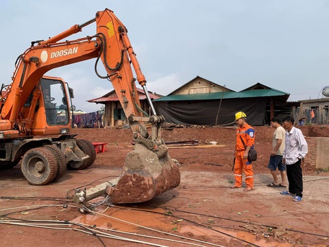 Mưa đá lại trút xuống Tây Bắc, hàng chục ngôi nhà tan hoang - Ảnh 2. Mưa đá lại trút xuống Tây Bắc, hàng chục ngôi nhà tan hoang - Ảnh 2.