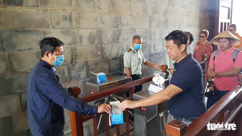 Xứ hoa vàng cỏ xanh tiếp tục dừng lễ hội, vui chơi, du lịch - Ảnh 3. Xứ hoa vàng cỏ xanh tiếp tục dừng lễ hội, vui chơi, du lịch - Ảnh 3.