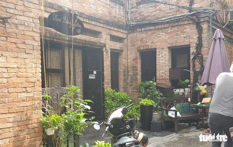 Cơ sở spa trong hẻm đường Võ Văn Tần cháy dữ dội, khói nghi ngút - Ảnh 3. Cơ sở spa trong hẻm đường Võ Văn Tần cháy dữ dội, khói nghi ngút - Ảnh 3.