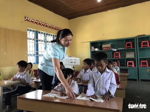 Đắk Lắk không tuyển dụng đặc cách giáo viên theo yêu cầu của Bộ Nội vụ - Ảnh 3. Đắk Lắk không tuyển dụng đặc cách giáo viên theo yêu cầu của Bộ Nội vụ - Ảnh 3.