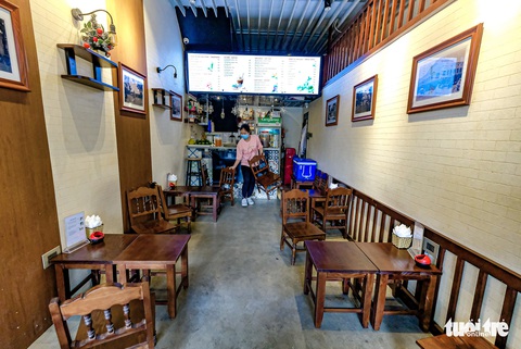 Quán cơm, xe buýt ở Hà Nội mở cửa đón khách hậu cách ly ra sao? - Ảnh 4. Quán cơm, xe buýt ở Hà Nội mở cửa đón khách hậu cách ly ra sao? - Ảnh 4.