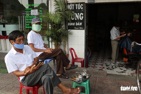 Bắt nhịp ngay sáng ngày đầu nới lỏng cách ly xã hội - Ảnh 5. Bắt nhịp ngay sáng ngày đầu nới lỏng cách ly xã hội - Ảnh 5.