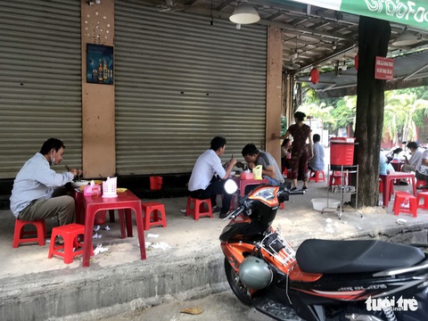 Bắt nhịp ngay sáng ngày đầu nới lỏng cách ly xã hội - Ảnh 8. Bắt nhịp ngay sáng ngày đầu nới lỏng cách ly xã hội - Ảnh 8.