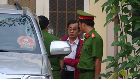Đề nghị truy tố nguyên chủ tịch và phó chủ tịch TP Phan Thiết - Ảnh 1. Đề nghị truy tố nguyên chủ tịch và phó chủ tịch TP Phan Thiết - Ảnh 1.