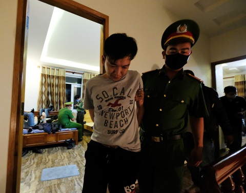 Nhóm thanh niên thuê biệt thự tổ chức tiệc ma túy mừng sinh nhật - Ảnh 2. Nhóm thanh niên thuê biệt thự tổ chức tiệc ma túy mừng sinh nhật - Ảnh 2.