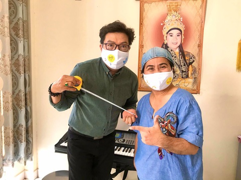 Nghệ sĩ thời COVID: Nấu cơm từ thiện, làm quen thêm với công nghệ... - Ảnh 3. Nghệ sĩ thời COVID: Nấu cơm từ thiện, làm quen thêm với công nghệ... - Ảnh 3.