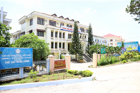 Mẹ chỉ đạo cấp dưới cho con được thi tuyển dù chưa có bằng đại học - Ảnh 1. Mẹ chỉ đạo cấp dưới cho con được thi tuyển dù chưa có bằng đại học - Ảnh 1.