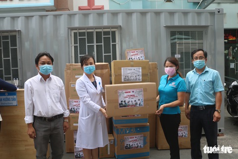 Báo Tuổi Trẻ trao nhiều trang thiết bị y tế cho Bệnh viện quận Thủ Đức - Ảnh 3. Báo Tuổi Trẻ trao nhiều trang thiết bị y tế cho Bệnh viện quận Thủ Đức - Ảnh 3.