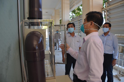 EVNGENCO3 trao tặng phòng cách ly áp lực âm cho tỉnh Bình Thuận - Ảnh 2.