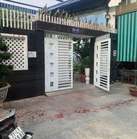 Điều tra vụ côn đồ lái tàu chở hàng đâm trực diện vào nhà hàng bè nổi - Ảnh 3. Điều tra vụ côn đồ lái tàu chở hàng đâm trực diện vào nhà hàng bè nổi - Ảnh 3.