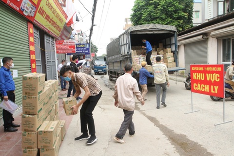 Những chuyến hàng Unilever đến với tuyến đầu chống dịch - Ảnh 3. Những chuyến hàng Unilever đến với tuyến đầu chống dịch - Ảnh 3.