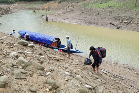 Sáng nay 27-4, học sinh của gần 30 tỉnh thành trở lại trường - Ảnh 6. Sáng nay 27-4, học sinh của gần 30 tỉnh thành trở lại trường - Ảnh 6.