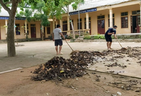 Sáng nay 27-4, học sinh của gần 30 tỉnh thành trở lại trường - Ảnh 10. Sáng nay 27-4, học sinh của gần 30 tỉnh thành trở lại trường - Ảnh 10.