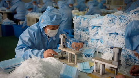 Gần 90 triệu khẩu trang Trung Quốc dỏm bị tịch thu - Ảnh 1. Gần 90 triệu khẩu trang Trung Quốc dỏm bị tịch thu - Ảnh 1.