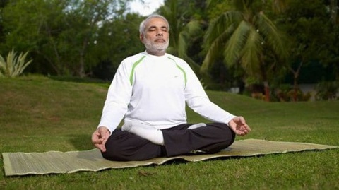 Thủ tướng Ấn kêu dân ở nhà tập Yoga, uống nước nóng chống virus corona - Ảnh 1. Thủ tướng Ấn kêu dân ở nhà tập Yoga, uống nước nóng chống virus corona - Ảnh 1.