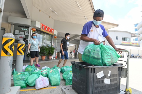 Singapore buộc doanh nghiệp không chèn ép nhân viên trong mùa dịch - Ảnh 2. Singapore buộc doanh nghiệp không chèn ép nhân viên trong mùa dịch - Ảnh 2.