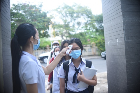 Sáng nay 27-4, học sinh của gần 30 tỉnh thành trở lại trường - Ảnh 5. Sáng nay 27-4, học sinh của gần 30 tỉnh thành trở lại trường - Ảnh 5.