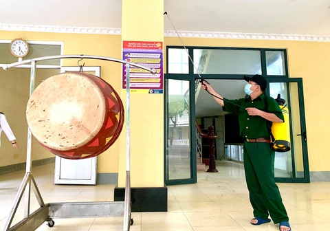 Sáng nay 27-4, học sinh của gần 30 tỉnh thành trở lại trường - Ảnh 1. Sáng nay 27-4, học sinh của gần 30 tỉnh thành trở lại trường - Ảnh 1.