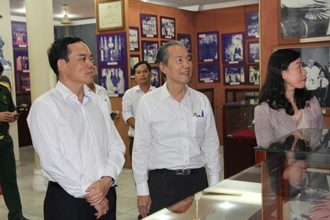 Lãnh đạo TP.HCM thăm cá nhân có thành tích tiêu biểu trong chiến dịch Hồ Chí Minh - Ảnh 2. Lãnh đạo TP.HCM thăm cá nhân có thành tích tiêu biểu trong chiến dịch Hồ Chí Minh - Ảnh 2.