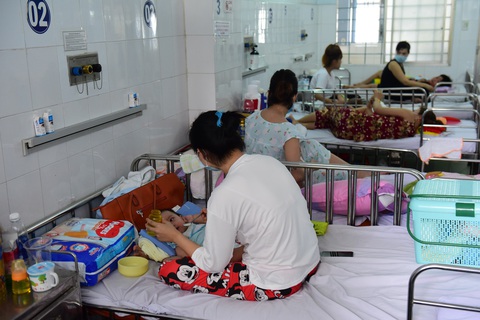 Số ca mắc tay chân miệng, sốt xuất huyết tăng trong mùa dịch COVID-19 - Ảnh 1. Số ca mắc tay chân miệng, sốt xuất huyết tăng trong mùa dịch COVID-19 - Ảnh 1.