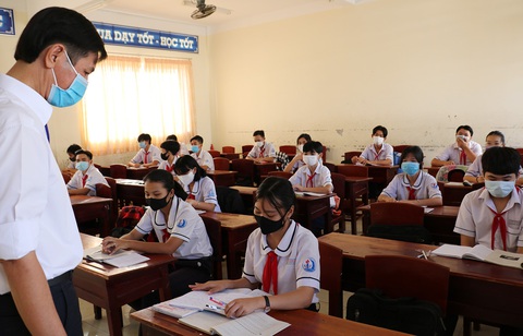 TP.HCM sẽ lập vách ngăn trong suốt giữa các bàn học? - Ảnh 1. TP.HCM sẽ lập vách ngăn trong suốt giữa các bàn học? - Ảnh 1.
