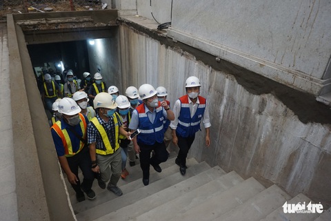 Lãnh đạo UBND TP tham quan ga Nhà hát TP tuyến metro số 1 - Ảnh 1. Lãnh đạo UBND TP tham quan ga Nhà hát TP tuyến metro số 1 - Ảnh 1.