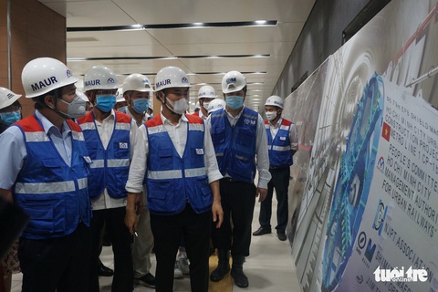 Lãnh đạo UBND TP tham quan ga Nhà hát TP tuyến metro số 1 - Ảnh 2. Lãnh đạo UBND TP tham quan ga Nhà hát TP tuyến metro số 1 - Ảnh 2.