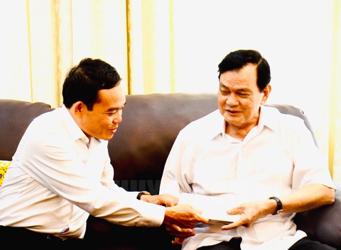 Lãnh đạo TP.HCM thăm cá nhân có thành tích tiêu biểu trong chiến dịch Hồ Chí Minh - Ảnh 3. Lãnh đạo TP.HCM thăm cá nhân có thành tích tiêu biểu trong chiến dịch Hồ Chí Minh - Ảnh 3.