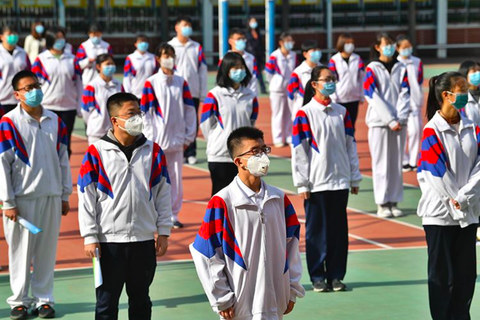 Gần 50.000 học sinh lớp 12 đi học lại, Bắc Kinh đảm bảo an toàn ra sao? - Ảnh 1. Gần 50.000 học sinh lớp 12 đi học lại, Bắc Kinh đảm bảo an toàn ra sao? - Ảnh 1.